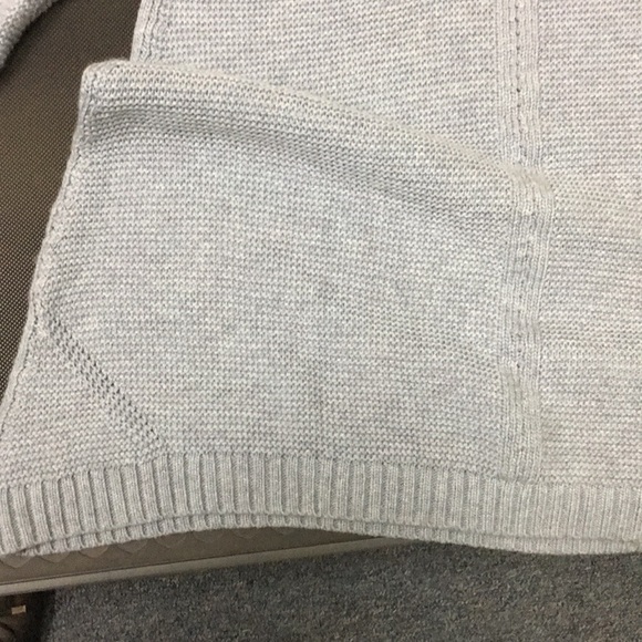 Peep shoulder size Lg sweater - Picture 6 of 8